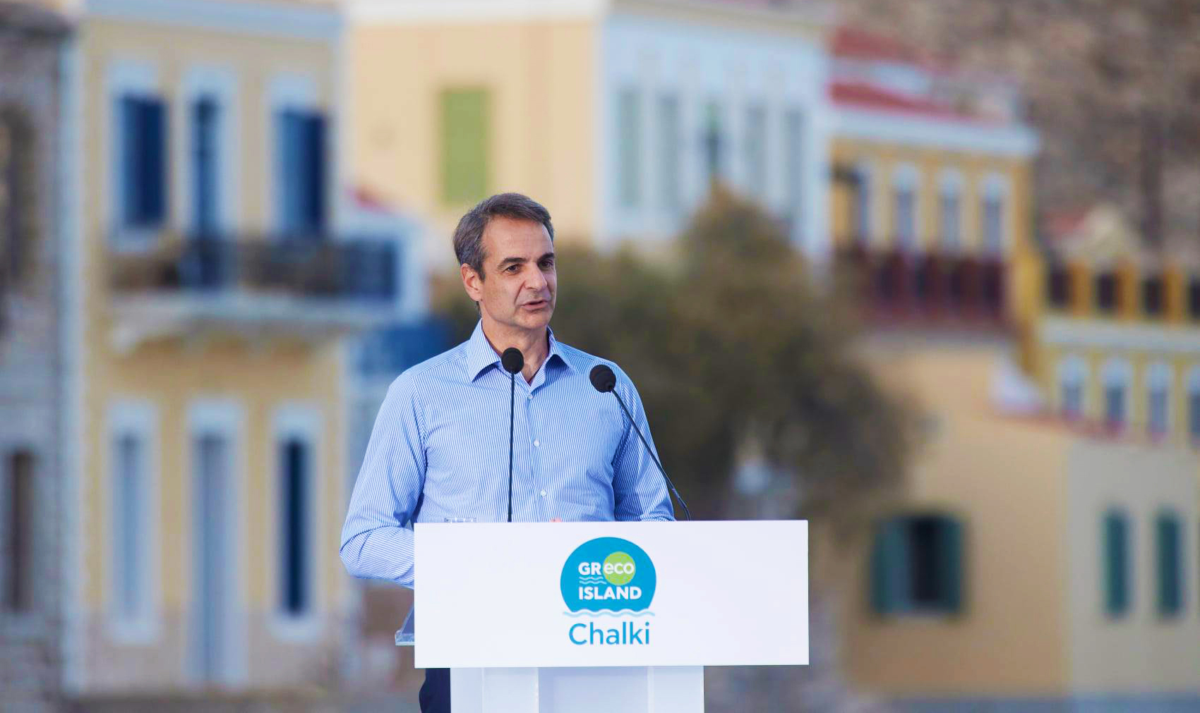 Εφαρμογή λογότυπου στο βάθρο ΣΧΕΔΙΑΣΜΟΣ ΟΠΤΙΚΗΣ ΤΑΥΤΟΤΗΤΑΣ 